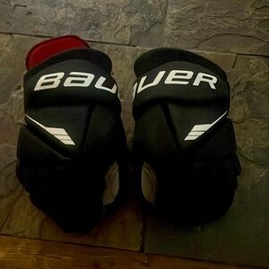 Bauer Youth Hockey Gloves